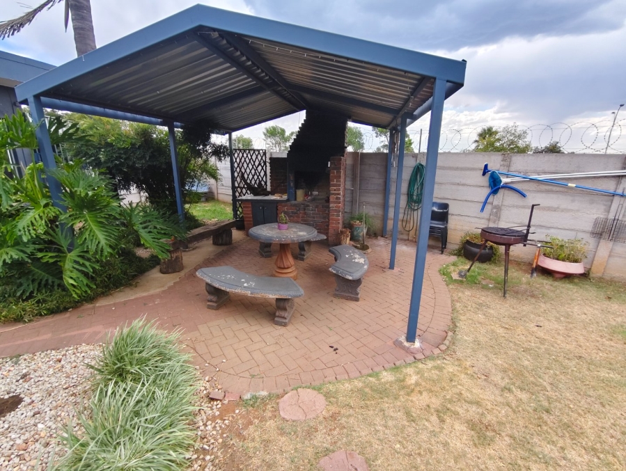 To Let 3 Bedroom Property for Rent in Fleurdal Free State